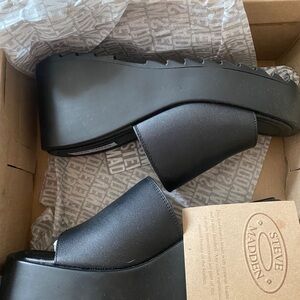 Never worn Steve Madden Pepe size 10